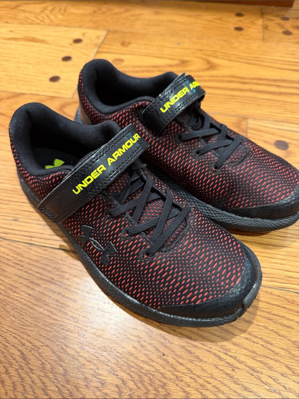 NEW 👟Under Armour Kids Shoes 👟